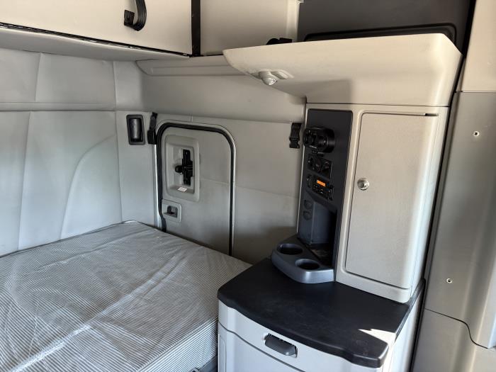 2022 Peterbilt 579-4