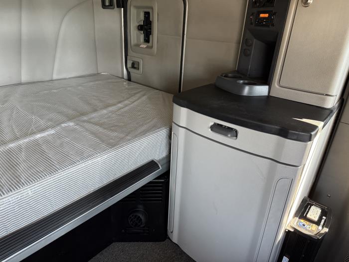 2022 Peterbilt 579-14