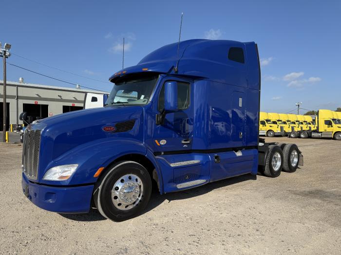 2022 Peterbilt 579 photo 2
