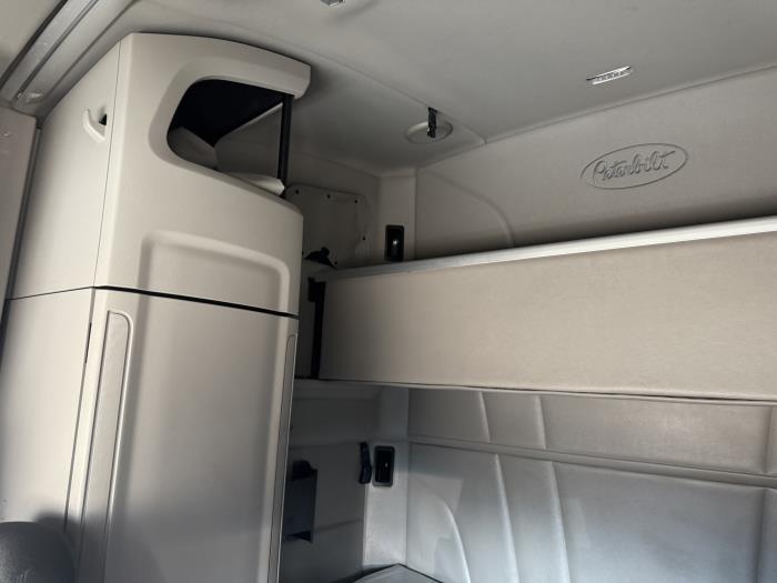 2021 Peterbilt 579-9