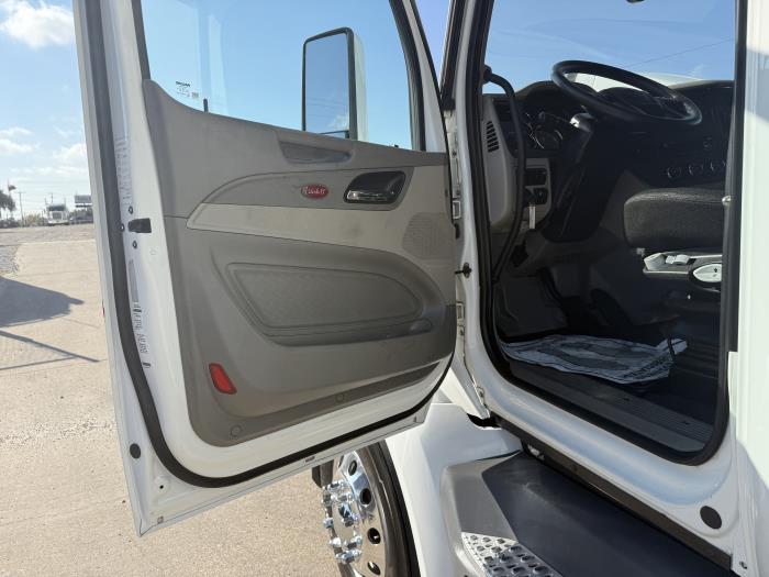 2021 Peterbilt 579-17