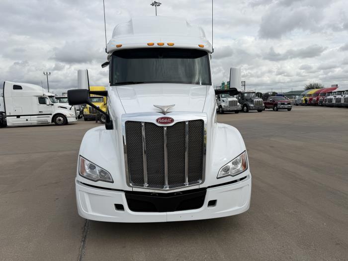 2022 Peterbilt 579-8