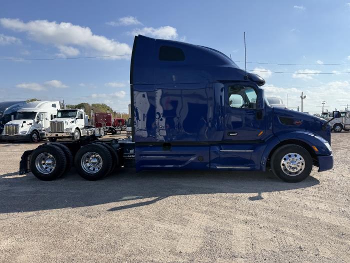 2022 Peterbilt 579 photo 4