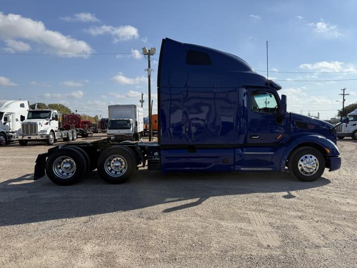 2022 Peterbilt 579-28