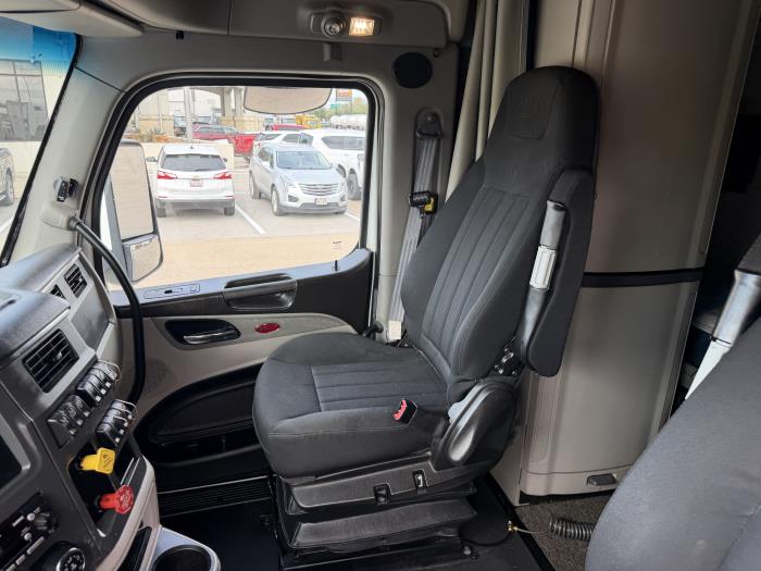 2022 Peterbilt 579-26