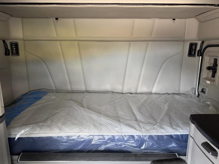 2022 Peterbilt 579-33