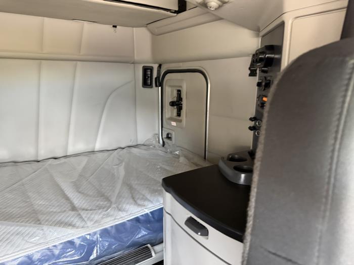 2022 Peterbilt 579-34