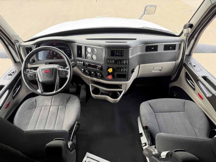 2022 Peterbilt 579-35