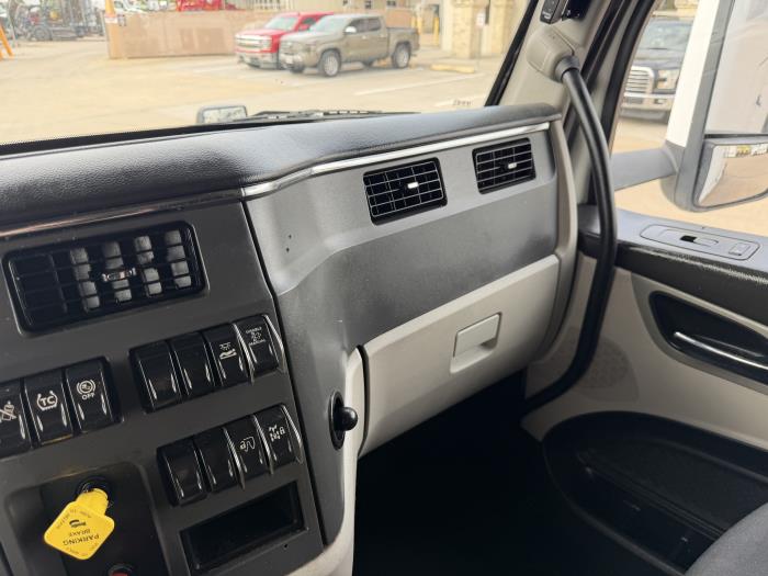 2022 Peterbilt 579-36