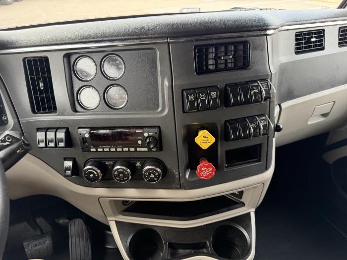 2022 Peterbilt 579-37
