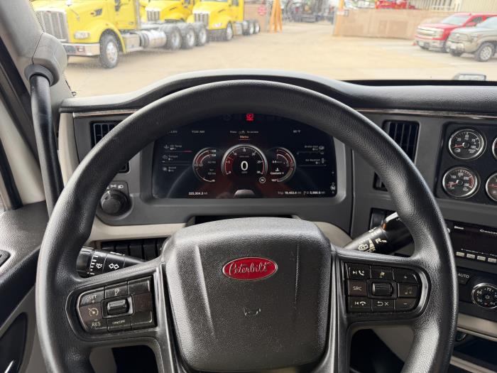 2022 Peterbilt 579-38