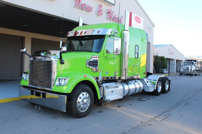 2021 Freightliner CORONADO-1