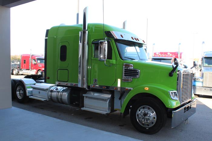 2021 Freightliner CORONADO-8