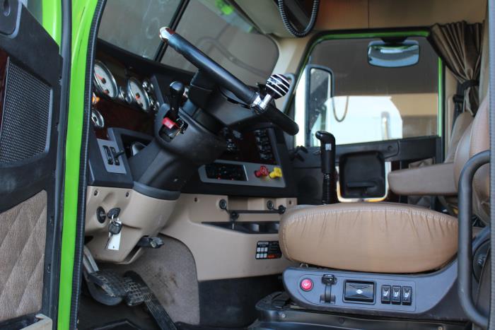 2021 Freightliner CORONADO-9