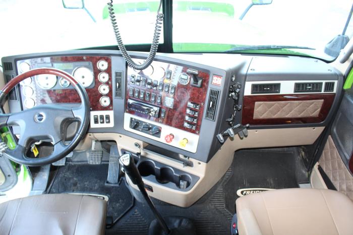 2021 Freightliner CORONADO-14