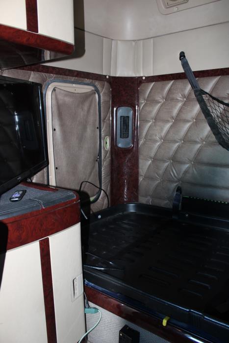 2021 Freightliner CORONADO-17