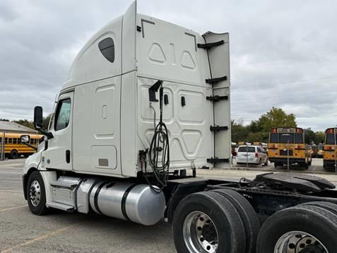 2020 Freightliner Cascadia-2