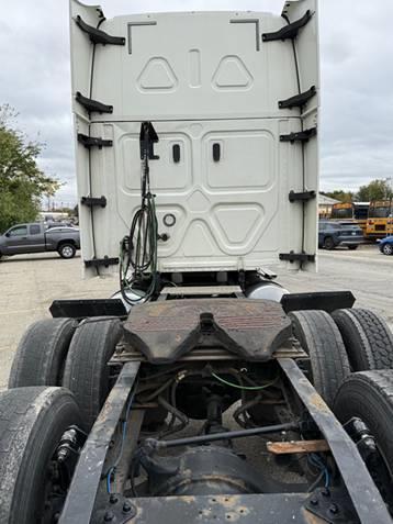 2020 Freightliner Cascadia-3