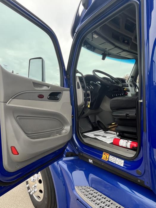 2022 Peterbilt 579-12