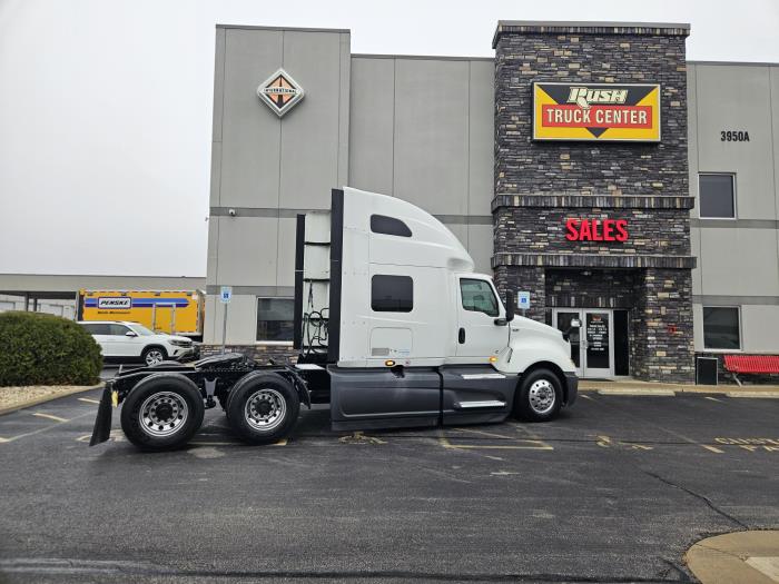 2022 International LT625-8