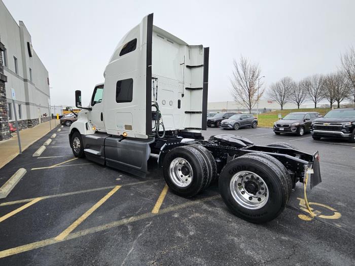 2022 International LT625-10