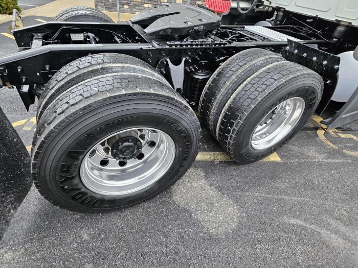 2022 International LT625-12