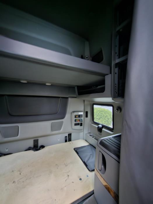 2022 International LT625-17