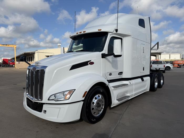 2022 Peterbilt 579 photo 2