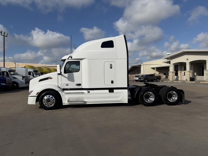 2022 Peterbilt 579 photo 3