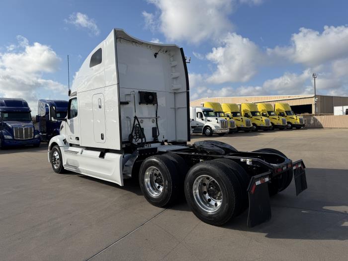 2022 Peterbilt 579 photo 4