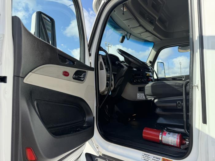 2022 Peterbilt 579-25