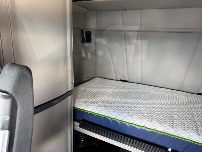 2022 Peterbilt 579-32