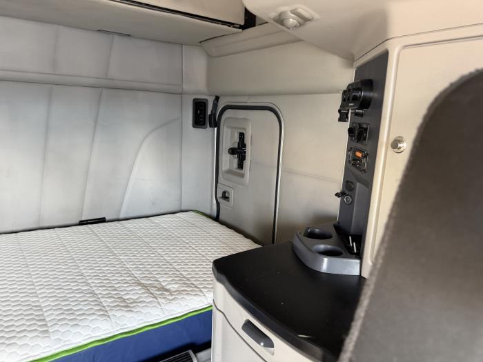 2022 Peterbilt 579-34