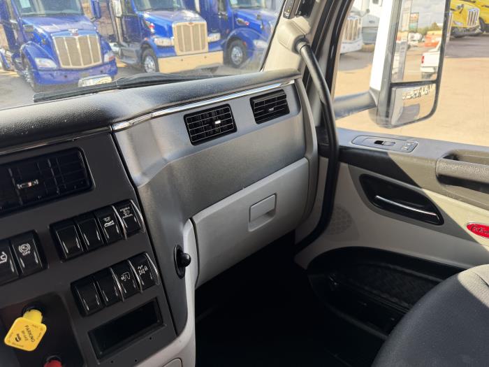 2022 Peterbilt 579-36