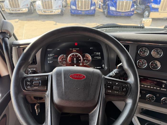 2022 Peterbilt 579-38