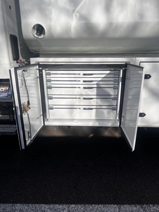 2026 Peterbilt 548-6