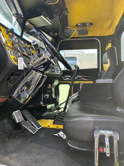 2015 Peterbilt 389-1