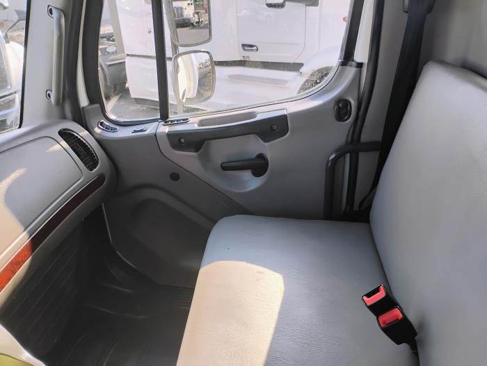 2019 Freightliner Business Class M2 106-24