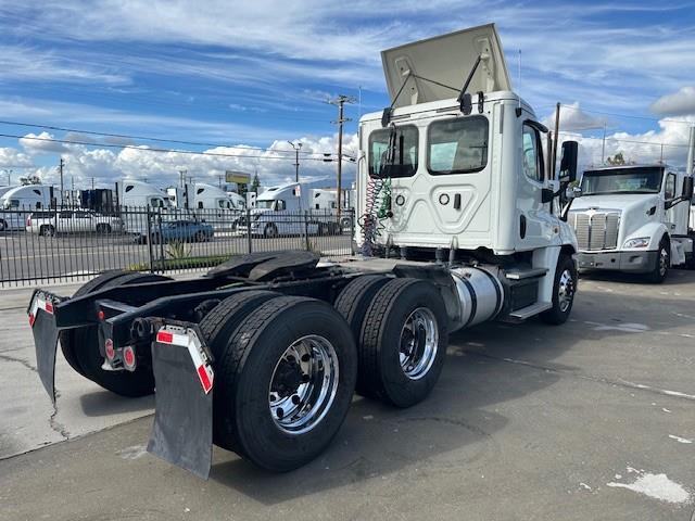 2018 Freightliner Cascadia-1