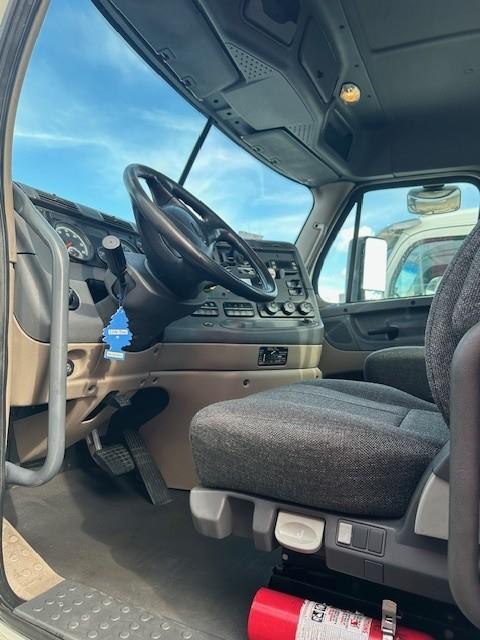 2018 Freightliner Cascadia-3