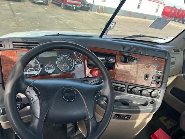 2019 Freightliner Cascadia-7