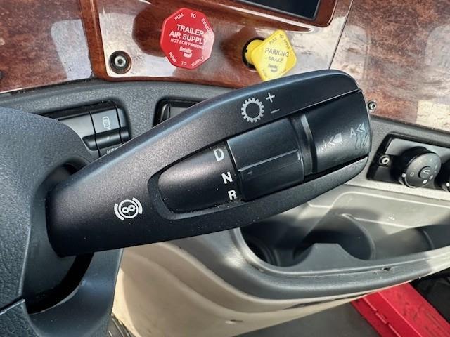 2019 Freightliner Cascadia-8