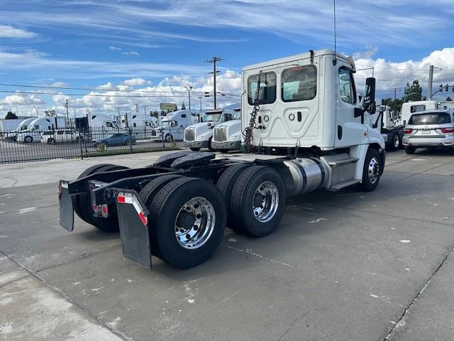 2019 Freightliner Cascadia-12