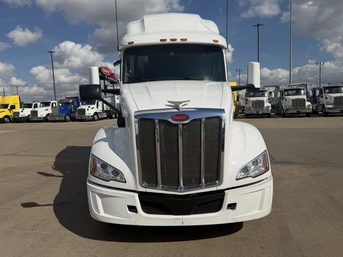 2022 Peterbilt 579-8