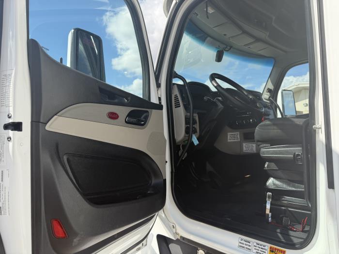 2022 Peterbilt 579-25