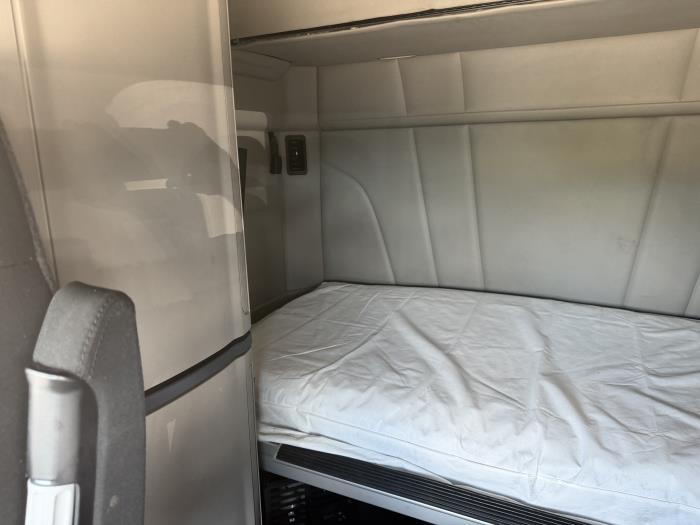 2022 Peterbilt 579-32