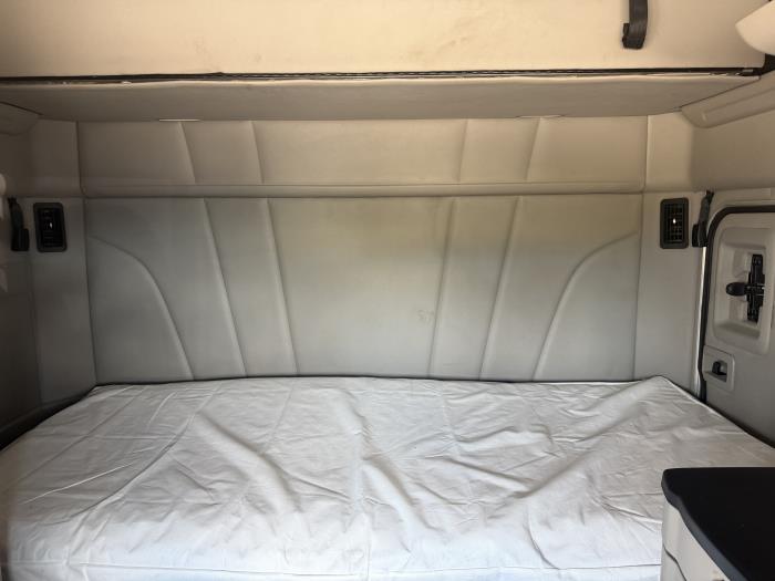 2022 Peterbilt 579-33