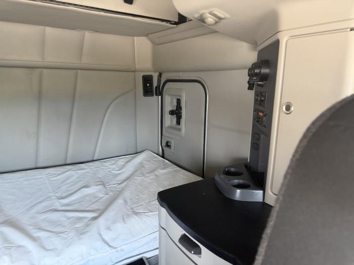 2022 Peterbilt 579-34