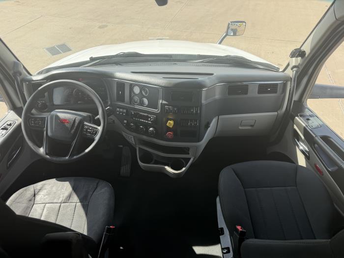 2022 Peterbilt 579-35