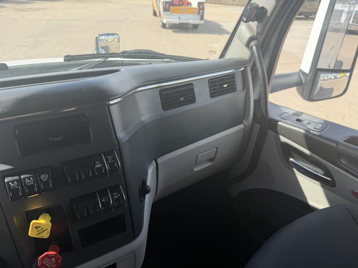 2022 Peterbilt 579-36